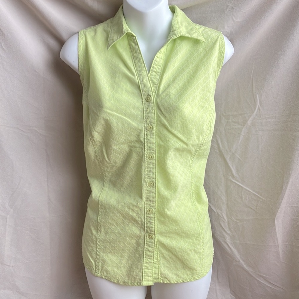 Columbia | Sleeveless Button Down Blouse - Picture 9 of 9